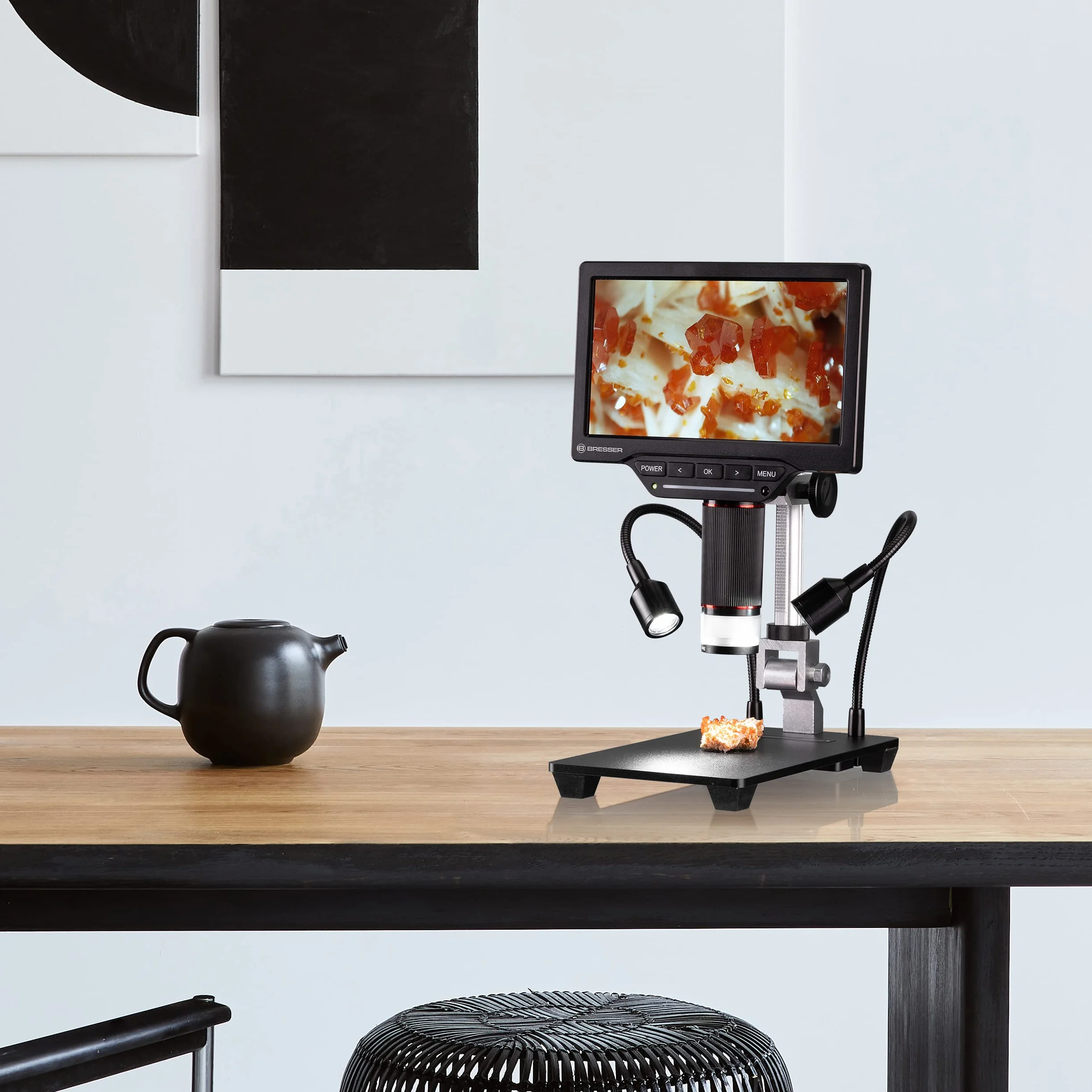 Bresser Cyfrowy mikroskop 2 l z regulowanym oświetleniem, Wi-Fi, kolorowy ekran LCD o wysokiej rozdzielczości 17,8 cm (7"), funkcja nagrywania wideo i zdjęć 1080p