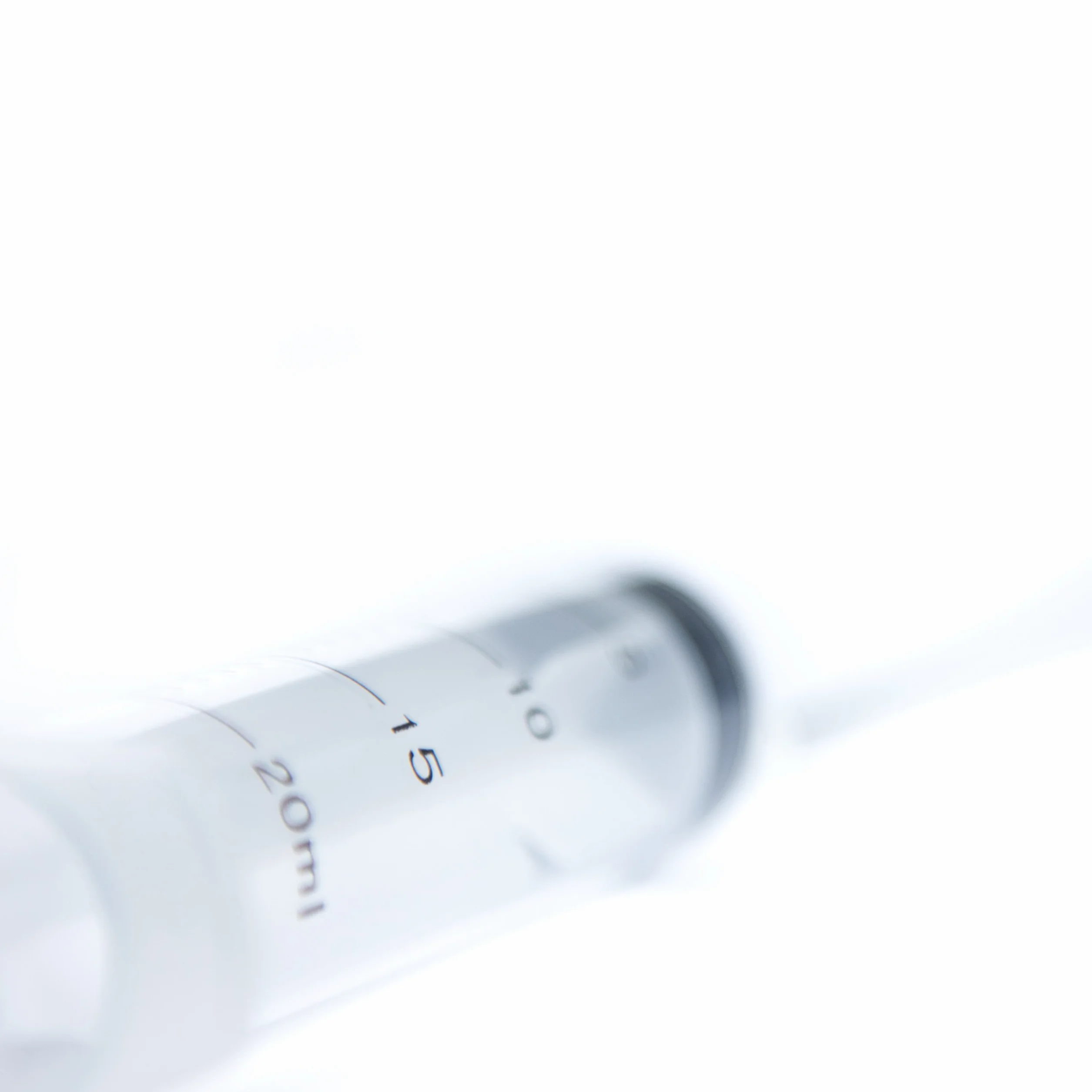Strzykawka do kleju 20 ml z igłą 10 cm. Można go stosować z klejem, olejem, tuszem, farbą, e-liquidem itp.