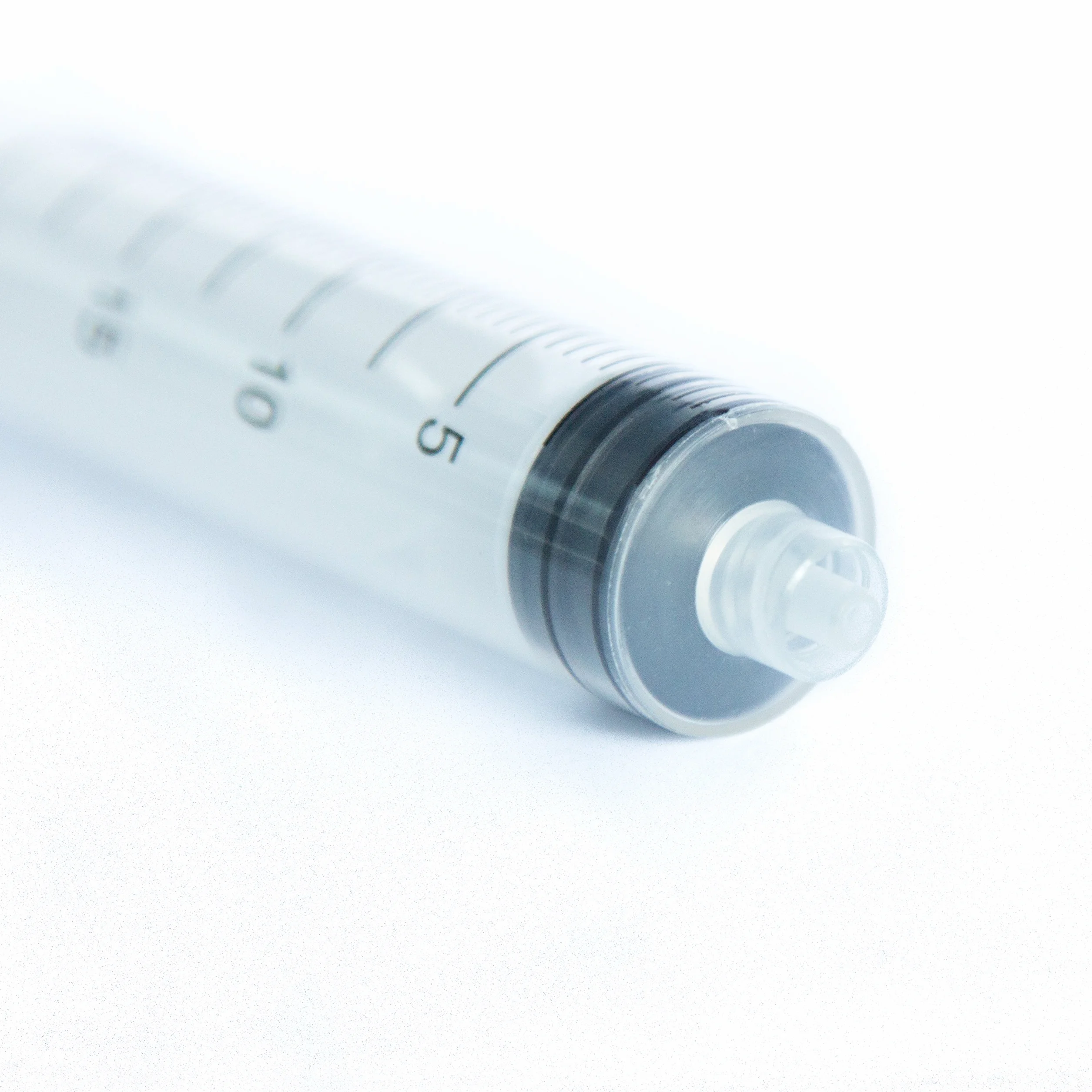 Strzykawka do kleju 20 ml z igłą 10 cm. Można go stosować z klejem, olejem, tuszem, farbą, e-liquidem itp.